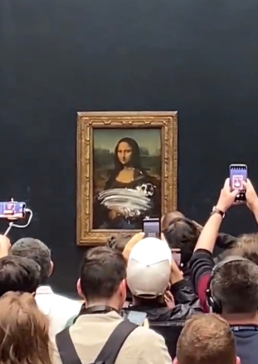 mona-lisa-gets-caked