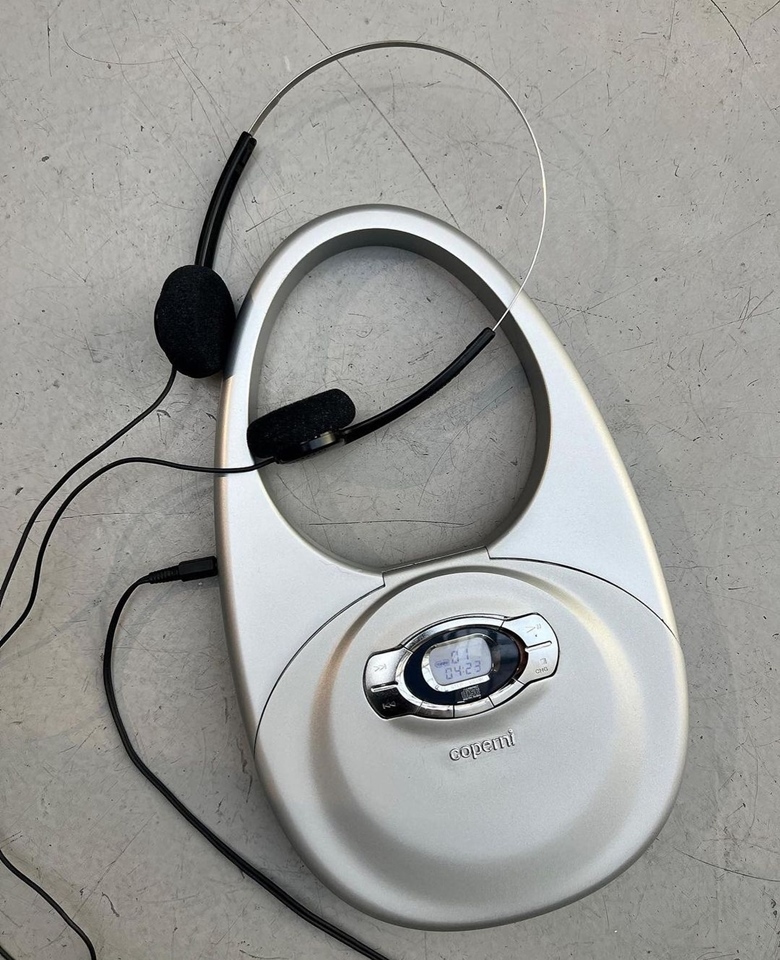 Y2K, soundabout, sound about, sony walkman, หูฟัง, หูฟัง y2k, coperni, coperni bag, coperni swipe