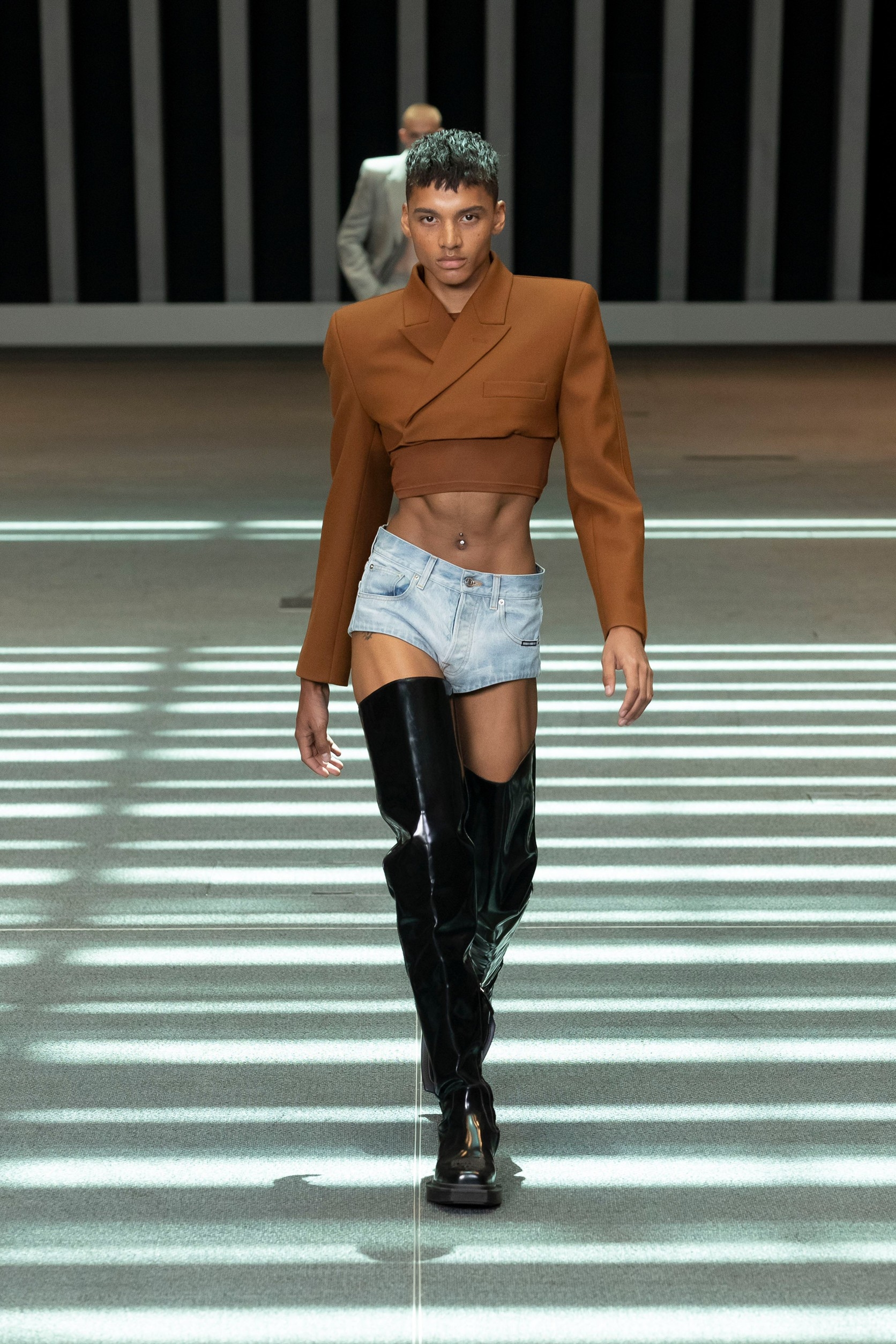 Vetements Crop Top, Vetements, Vetements เสื้อ, Vetements ราคา, Vetements jacket, Vetements sneakers, vtmnts