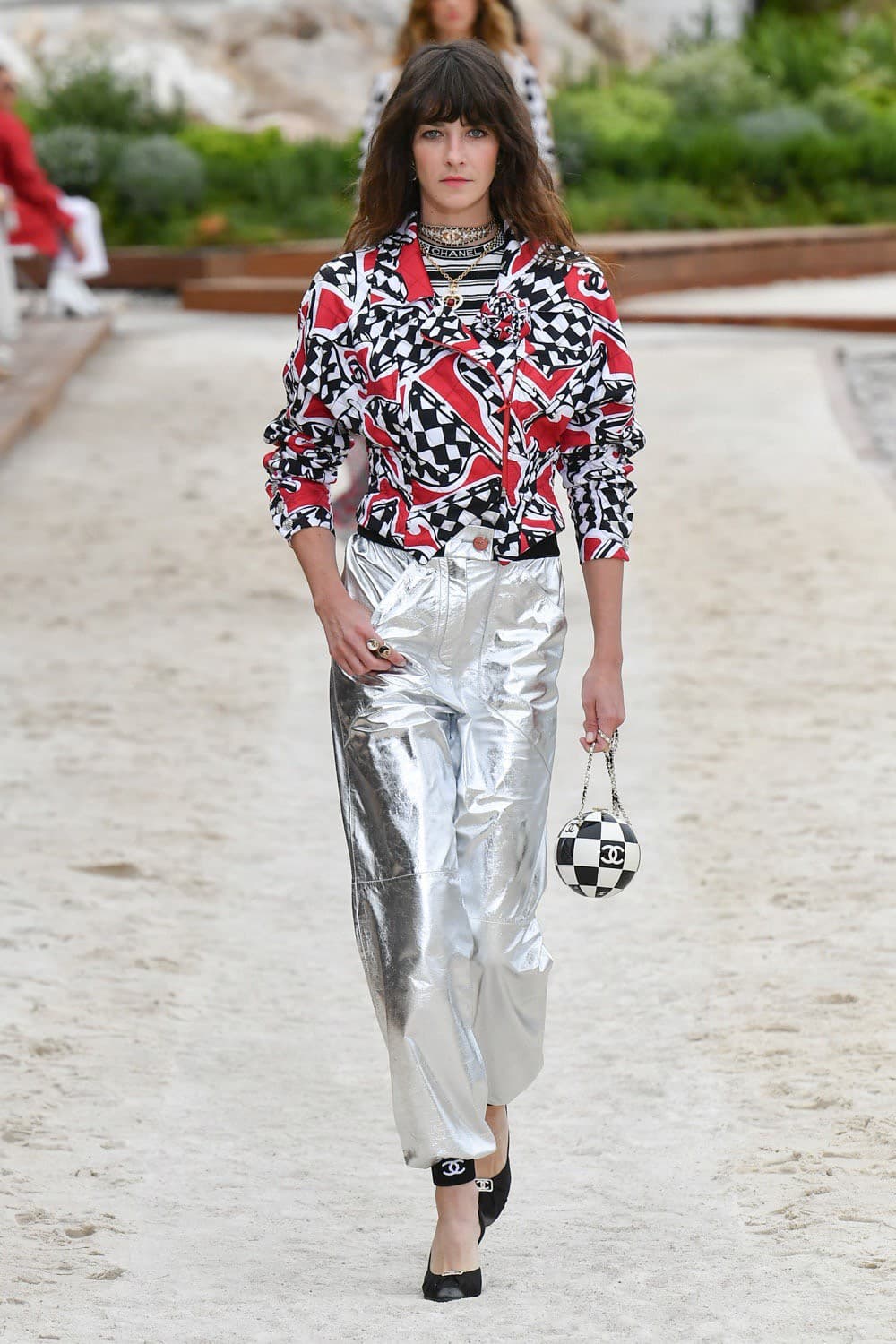 Chanel, Chanel Cruise, Chanel Cruise 2022, Chanel Cruise 22, Chanel Cruise 2022/23, Chanel Cruise กระเป๋า, Chanel กระเป๋า, Chanel เสื้อ, Chanel tweed, Chanel ราคา, ชาเนล, ชาแนล, Chanel กระเป๋า ราคา