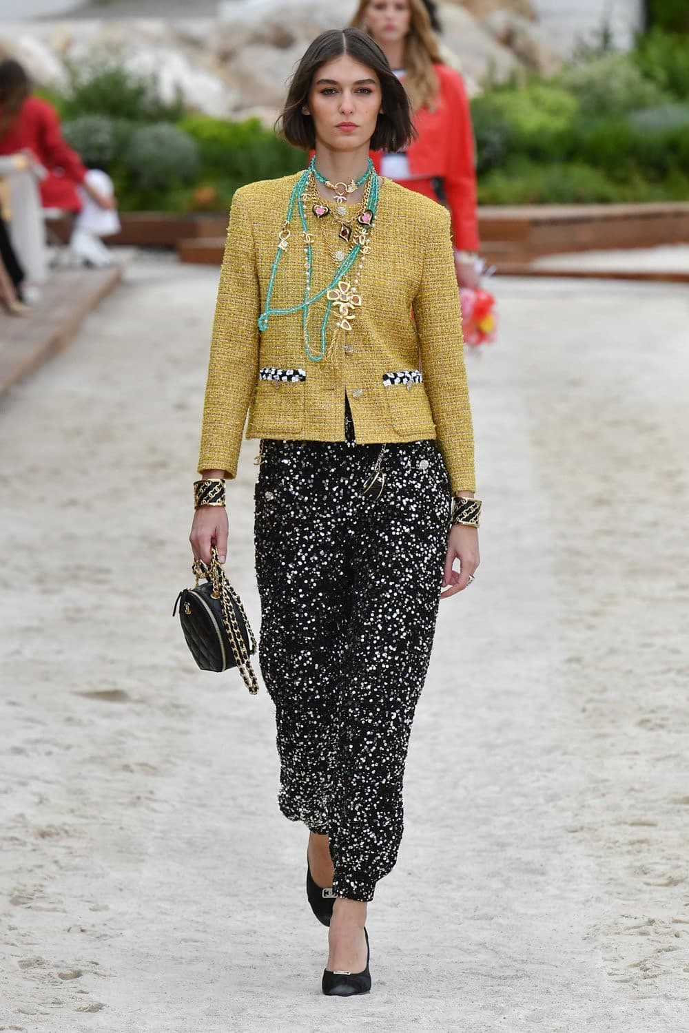 Chanel, Chanel Cruise, Chanel Cruise 2022, Chanel Cruise 22, Chanel Cruise 2022/23, Chanel Cruise กระเป๋า, Chanel กระเป๋า, Chanel เสื้อ, Chanel tweed, Chanel ราคา, ชาเนล, ชาแนล, Chanel กระเป๋า ราคา