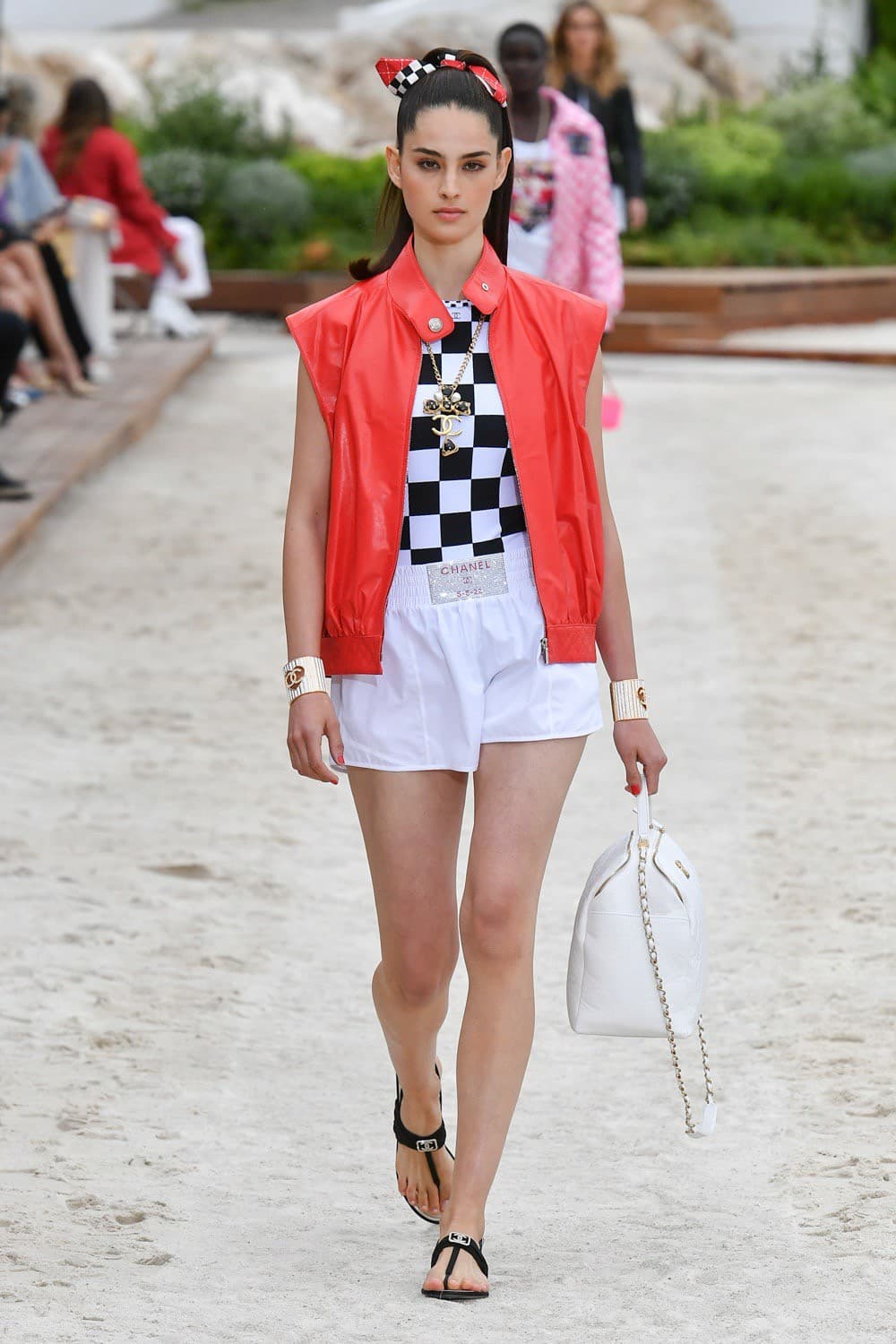 Chanel, Chanel Cruise, Chanel Cruise 2022, Chanel Cruise 22, Chanel Cruise 2022/23, Chanel Cruise กระเป๋า, Chanel กระเป๋า, Chanel เสื้อ, Chanel tweed, Chanel ราคา, ชาเนล, ชาแนล, Chanel กระเป๋า ราคา