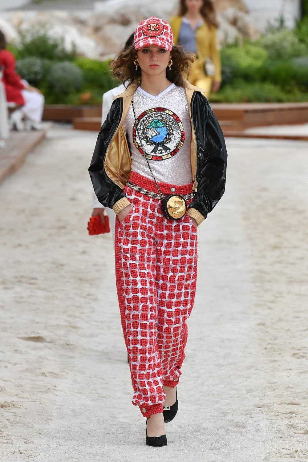 Chanel, Chanel Cruise, Chanel Cruise 2022, Chanel Cruise 22, Chanel Cruise 2022/23, Chanel Cruise กระเป๋า, Chanel กระเป๋า, Chanel เสื้อ, Chanel tweed, Chanel ราคา, ชาเนล, ชาแนล, Chanel กระเป๋า ราคา