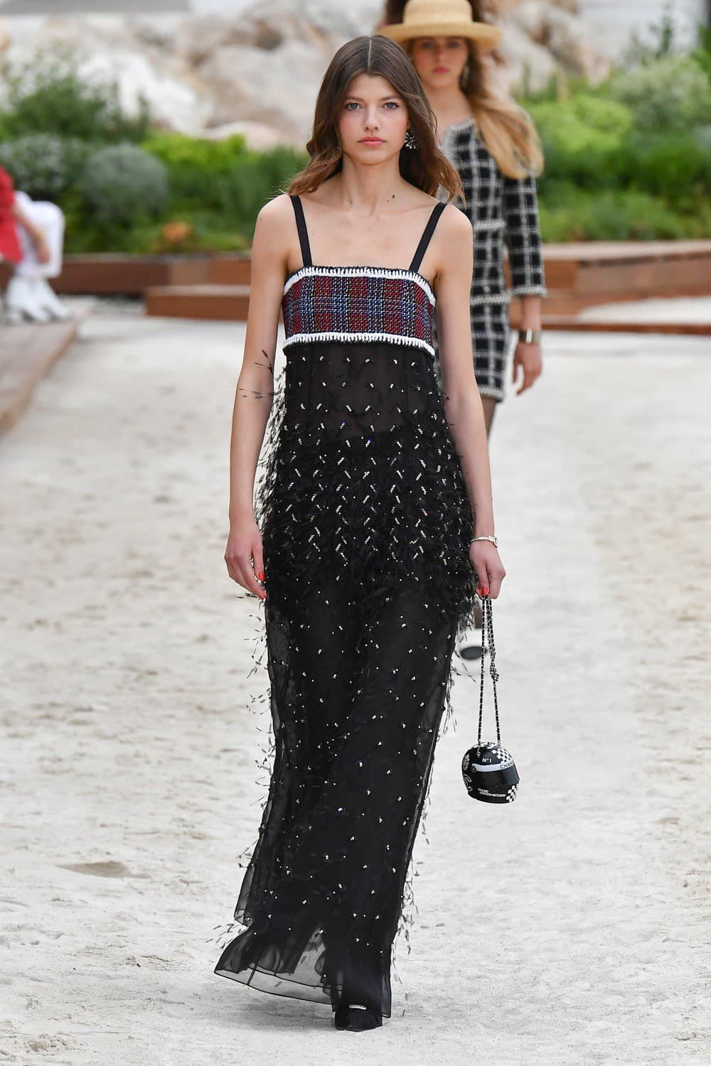 Chanel, Chanel Cruise, Chanel Cruise 2022, Chanel Cruise 22, Chanel Cruise 2022/23, Chanel Cruise กระเป๋า, Chanel กระเป๋า, Chanel เสื้อ, Chanel tweed, Chanel ราคา, ชาเนล, ชาแนล, Chanel กระเป๋า ราคา