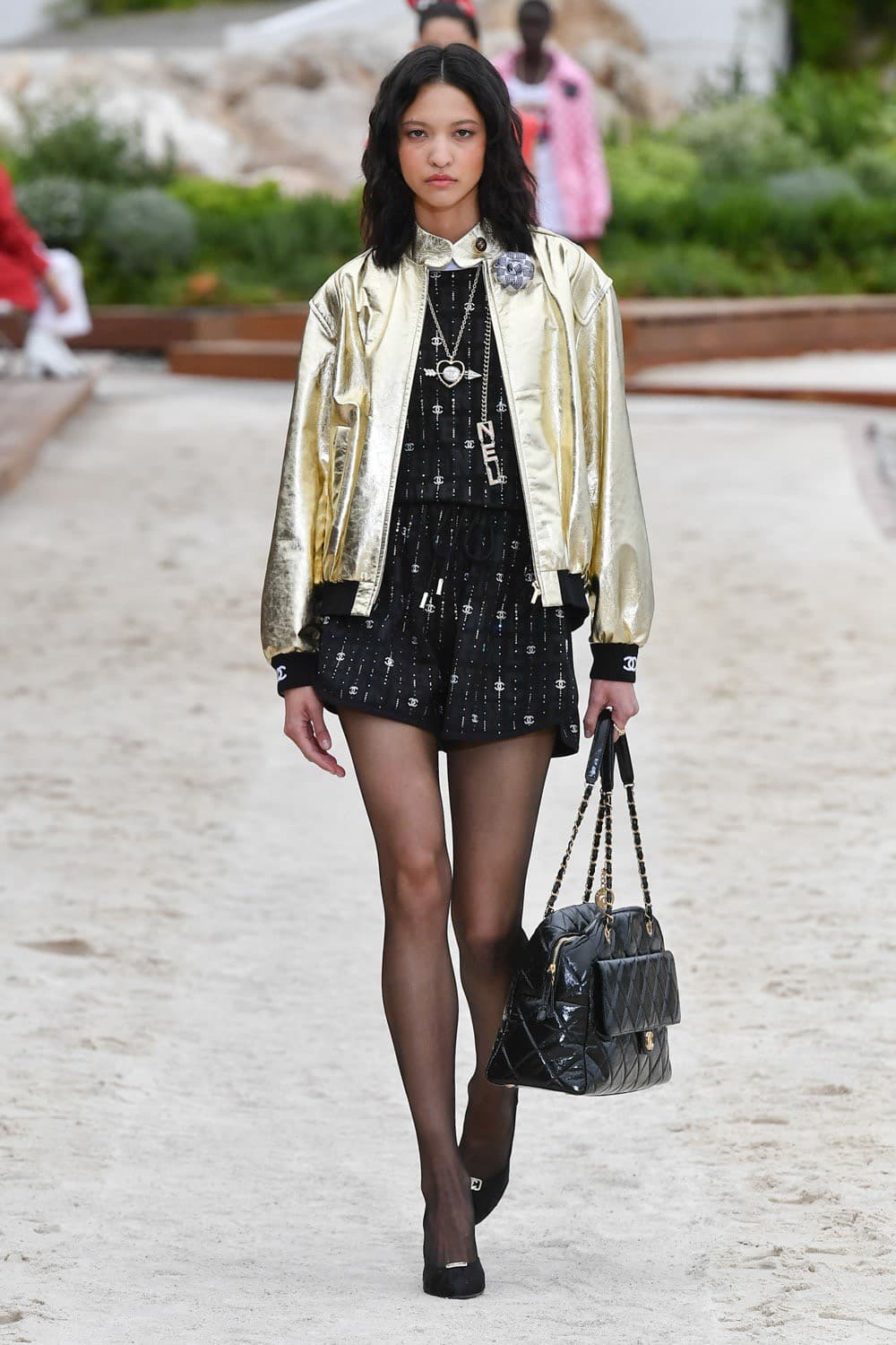 Chanel, Chanel Cruise, Chanel Cruise 2022, Chanel Cruise 22, Chanel Cruise 2022/23, Chanel Cruise กระเป๋า, Chanel กระเป๋า, Chanel เสื้อ, Chanel tweed, Chanel ราคา, ชาเนล, ชาแนล, Chanel กระเป๋า ราคา