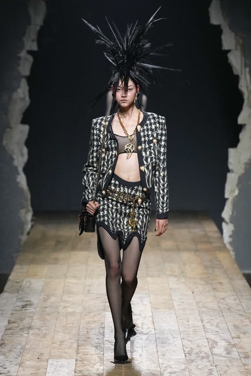 Moschino, Moschino FW23, Moschino Fall Winter, Moschino Jeremy Scott, Moschino กระเป๋า, Moschino เสื้อ, Moschino ราคา, Moschino ไทย