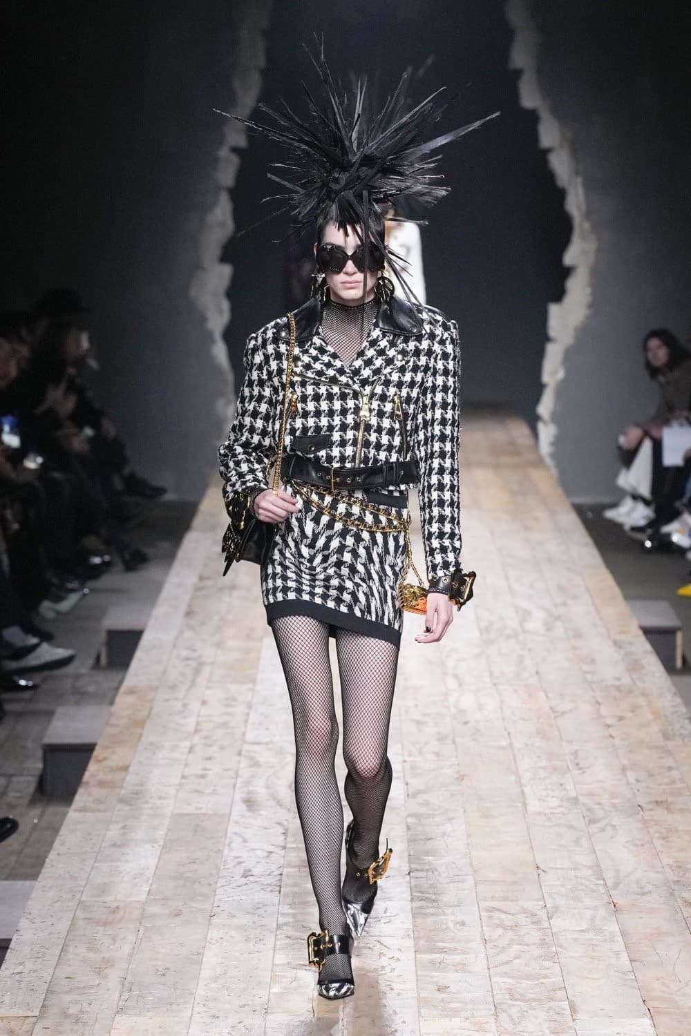 Moschino, Moschino FW23, Moschino Fall Winter, Moschino Jeremy Scott, Moschino กระเป๋า, Moschino เสื้อ, Moschino ราคา, Moschino ไทย