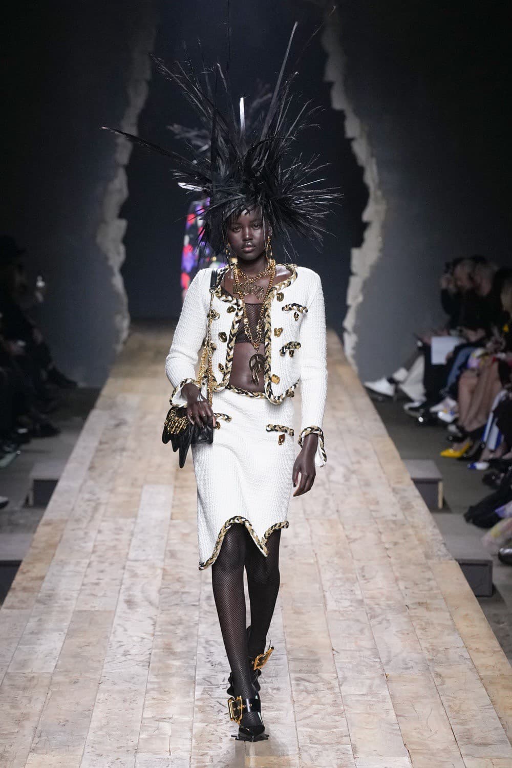 Moschino, Moschino FW23, Moschino Fall Winter, Moschino Jeremy Scott, Moschino กระเป๋า, Moschino เสื้อ, Moschino ราคา, Moschino ไทย