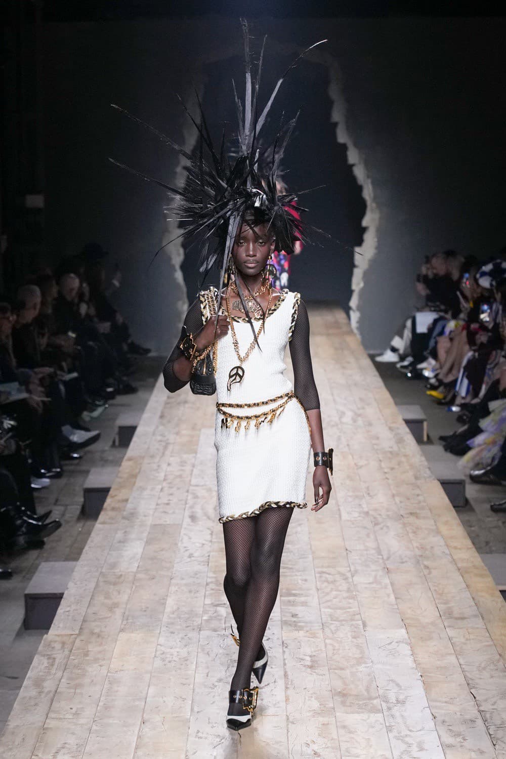 Moschino, Moschino FW23, Moschino Fall Winter, Moschino Jeremy Scott, Moschino กระเป๋า, Moschino เสื้อ, Moschino ราคา, Moschino ไทย