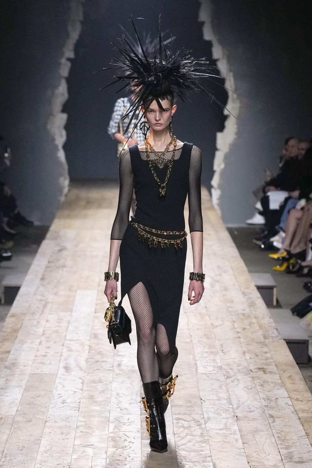 Moschino, Moschino FW23, Moschino Fall Winter, Moschino Jeremy Scott, Moschino กระเป๋า, Moschino เสื้อ, Moschino ราคา, Moschino ไทย