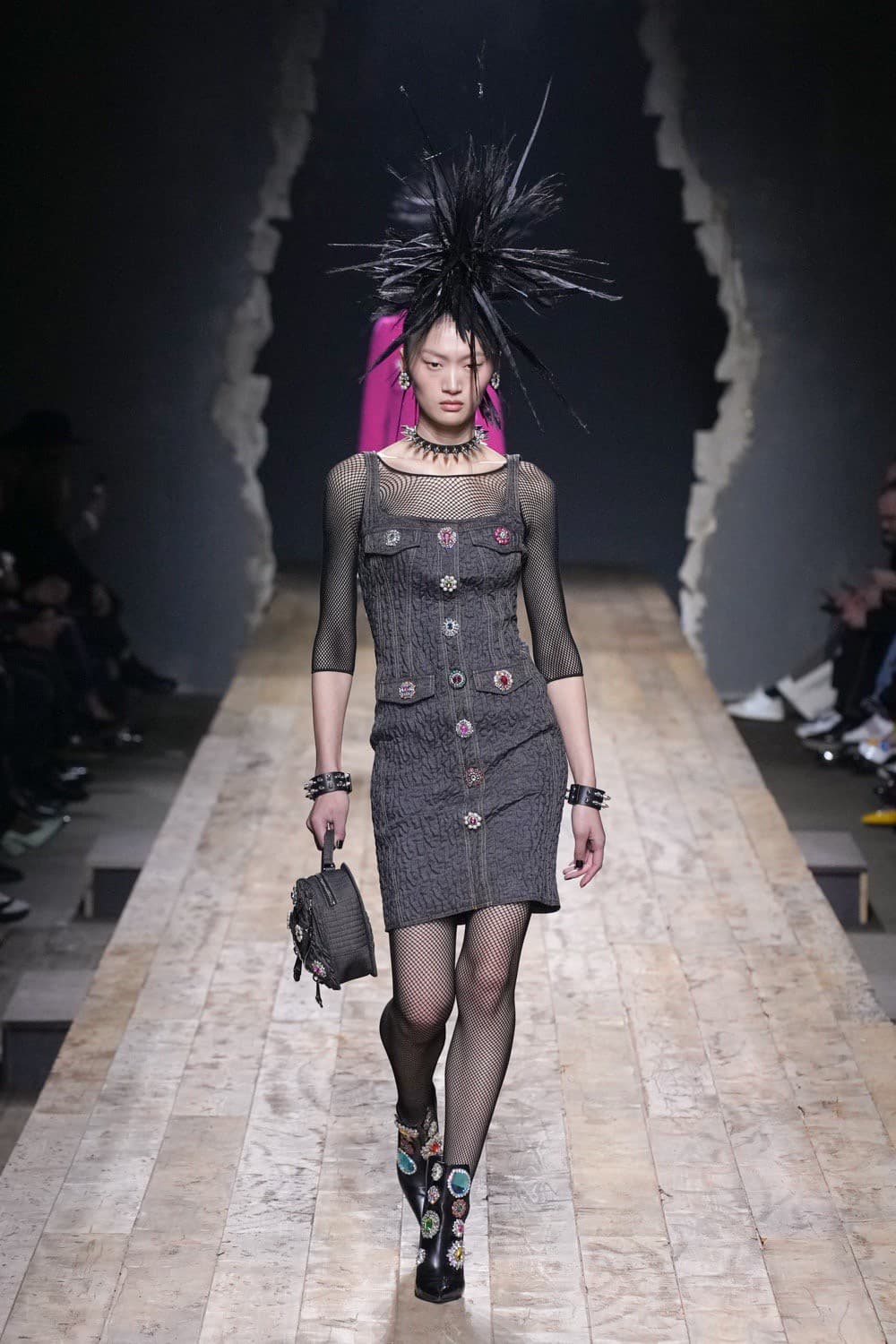 Moschino, Moschino FW23, Moschino Fall Winter, Moschino Jeremy Scott, Moschino กระเป๋า, Moschino เสื้อ, Moschino ราคา, Moschino ไทย