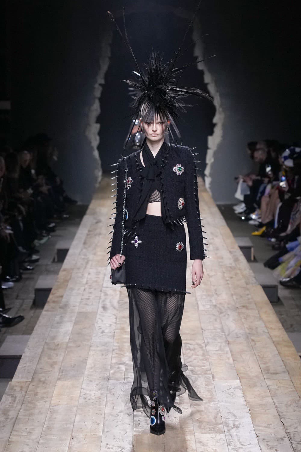 Moschino, Moschino FW23, Moschino Fall Winter, Moschino Jeremy Scott, Moschino กระเป๋า, Moschino เสื้อ, Moschino ราคา, Moschino ไทย