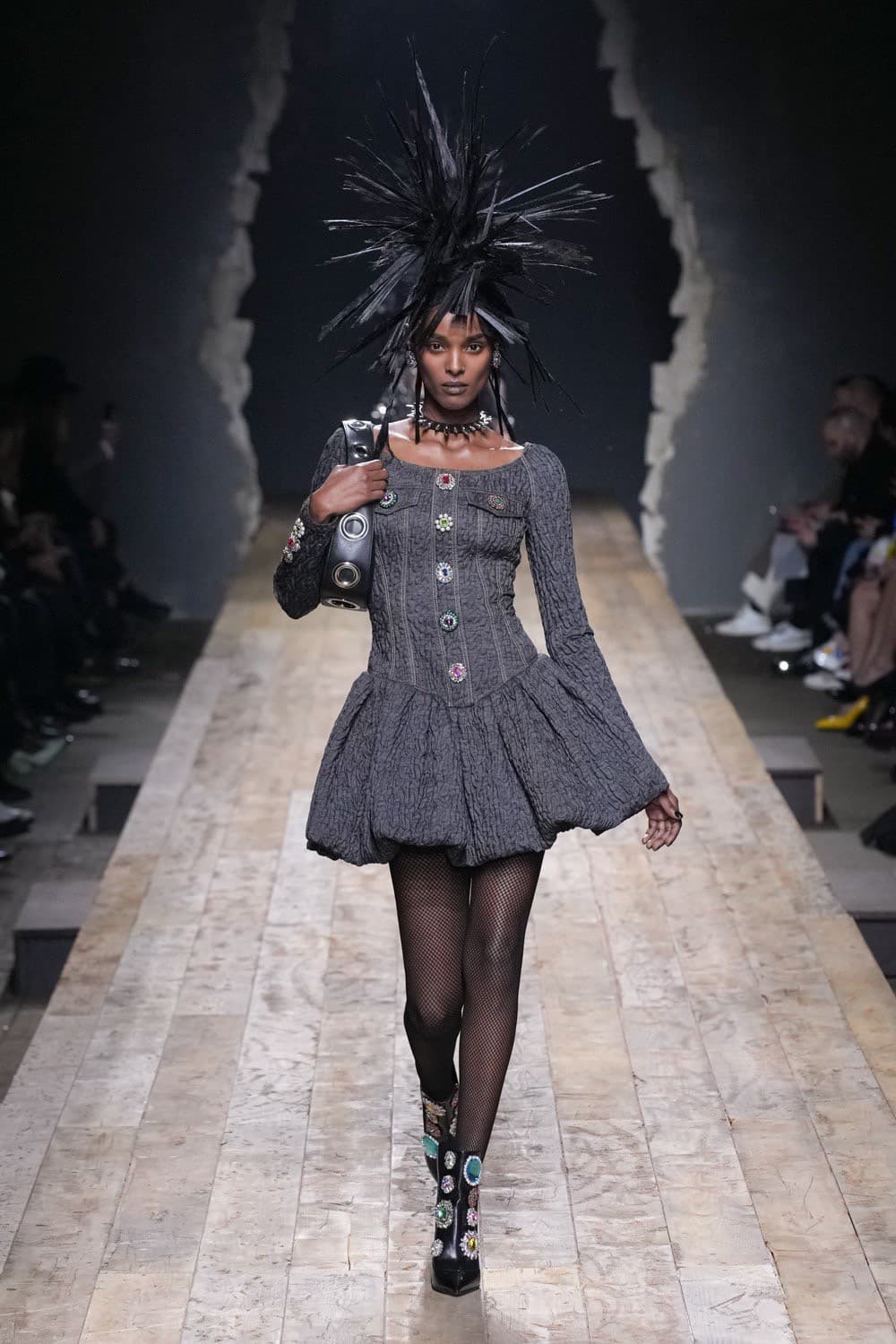 Moschino, Moschino FW23, Moschino Fall Winter, Moschino Jeremy Scott, Moschino กระเป๋า, Moschino เสื้อ, Moschino ราคา, Moschino ไทย