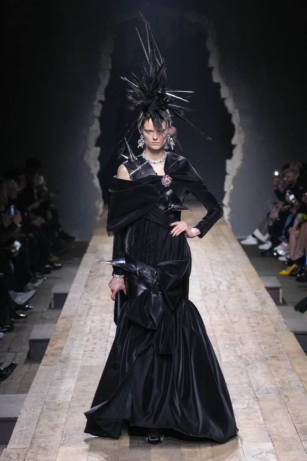 Moschino, Moschino FW23, Moschino Fall Winter, Moschino Jeremy Scott, Moschino กระเป๋า, Moschino เสื้อ, Moschino ราคา, Moschino ไทย