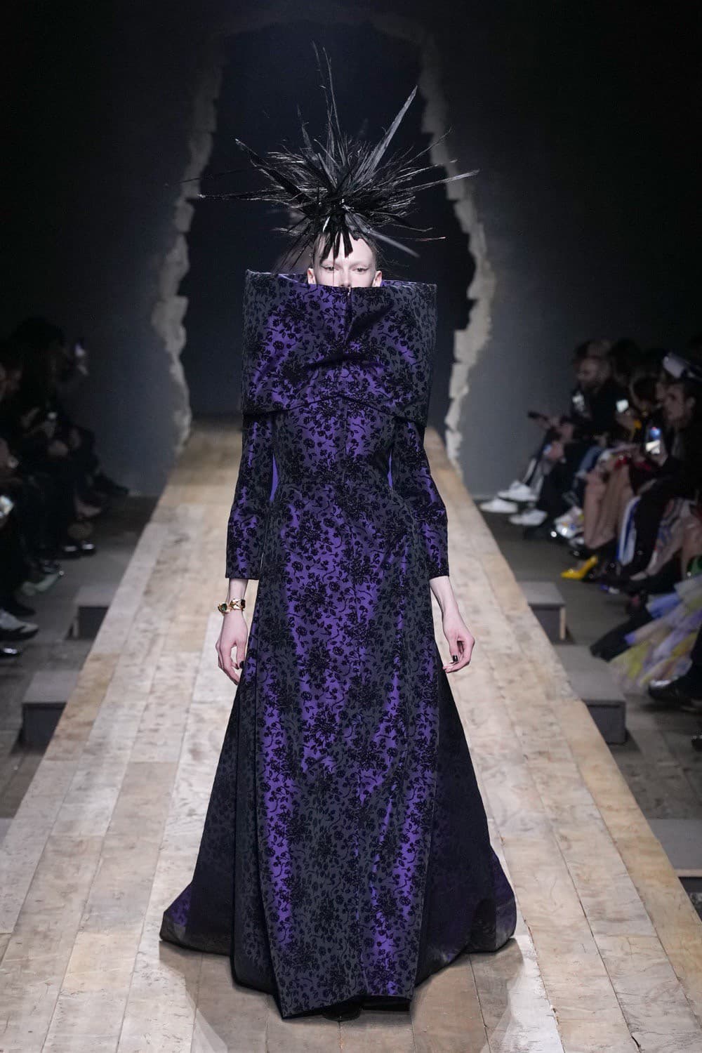 Moschino, Moschino FW23, Moschino Fall Winter, Moschino Jeremy Scott, Moschino กระเป๋า, Moschino เสื้อ, Moschino ราคา, Moschino ไทย