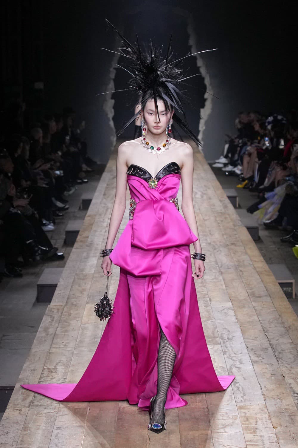 Moschino, Moschino FW23, Moschino Fall Winter, Moschino Jeremy Scott, Moschino กระเป๋า, Moschino เสื้อ, Moschino ราคา, Moschino ไทย