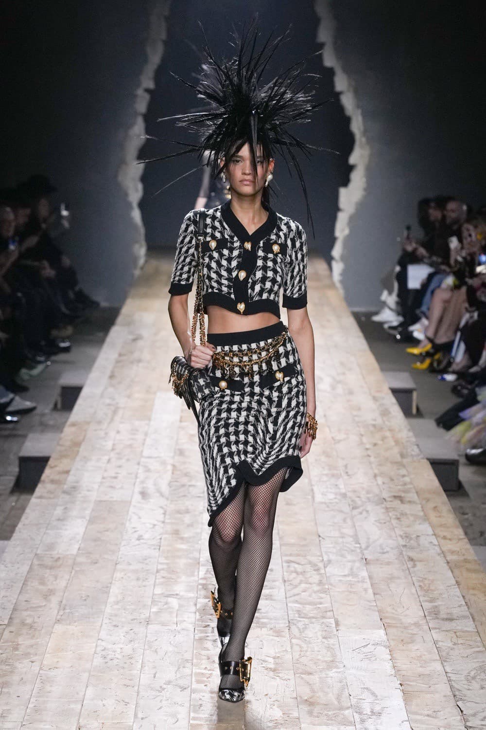 Moschino, Moschino FW23, Moschino Fall Winter, Moschino Jeremy Scott, Moschino กระเป๋า, Moschino เสื้อ, Moschino ราคา, Moschino ไทย