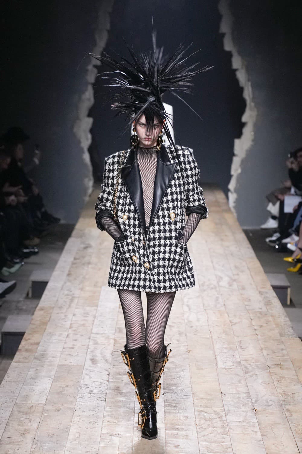 Moschino, Moschino FW23, Moschino Fall Winter, Moschino Jeremy Scott, Moschino กระเป๋า, Moschino เสื้อ, Moschino ราคา, Moschino ไทย