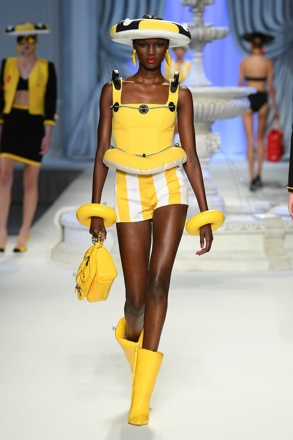 Moschino, Moschino SS23, Moschino Spring Summer, Moschino Jeremy Scott, Jeremy Scott