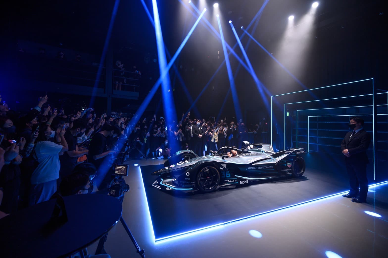 tag-heuer-wi-ha-jun-porsche-watch-connected-calibre-E4