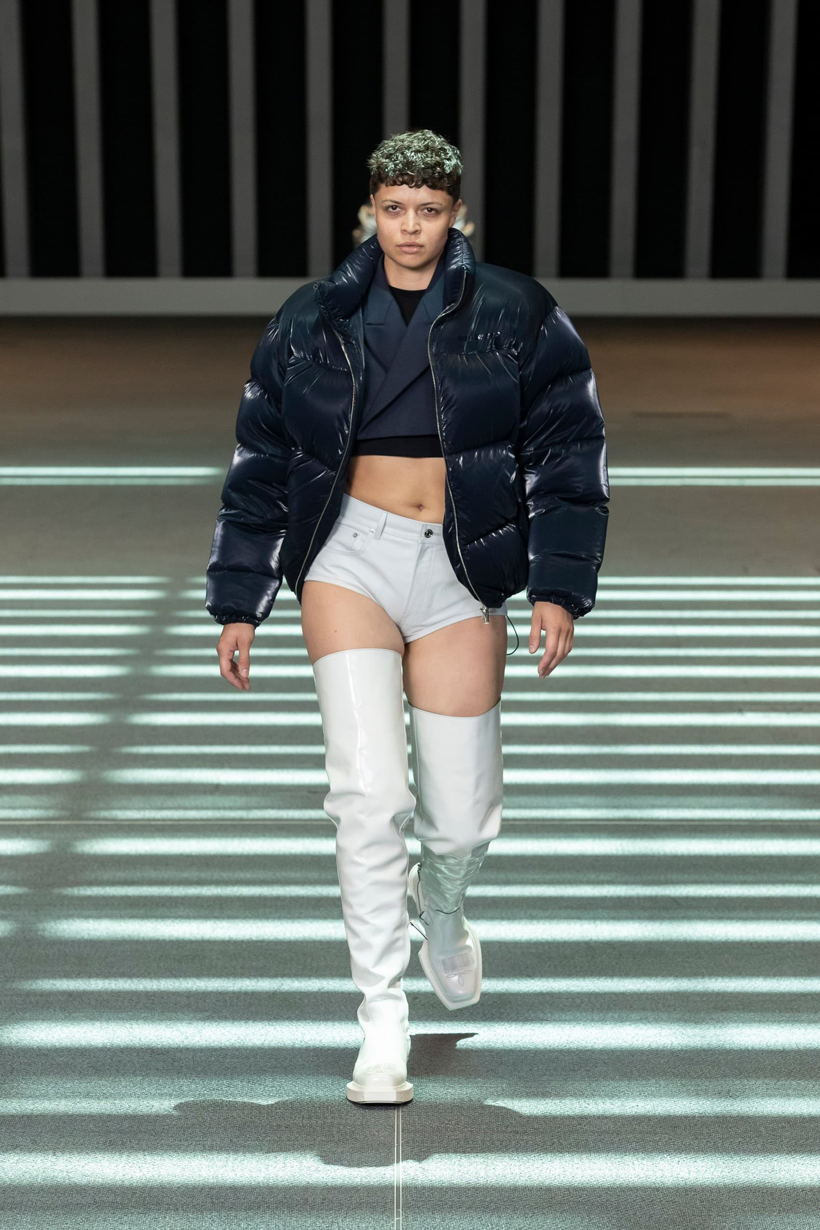 Vetements Crop Top, Vetements, Vetements เสื้อ, Vetements ราคา, Vetements jacket, Vetements sneakers, vtmnts