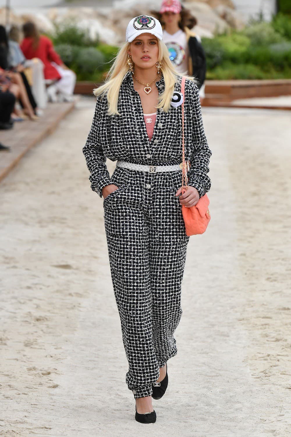 Chanel, Chanel Cruise, Chanel Cruise 2022, Chanel Cruise 22, Chanel Cruise 2022/23, Chanel Cruise กระเป๋า, Chanel กระเป๋า, Chanel เสื้อ, Chanel tweed, Chanel ราคา, ชาเนล, ชาแนล, Chanel กระเป๋า ราคา