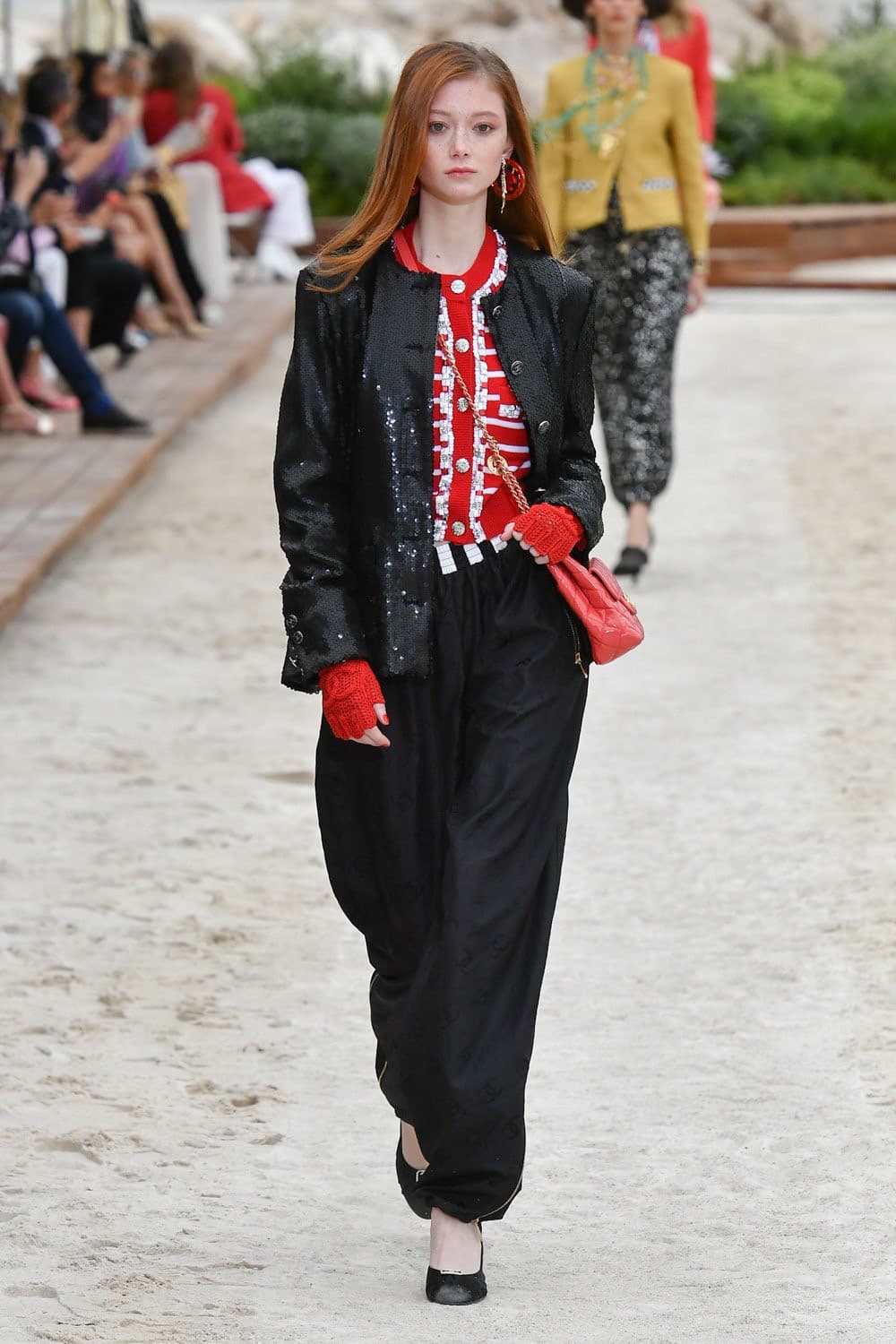 Chanel, Chanel Cruise, Chanel Cruise 2022, Chanel Cruise 22, Chanel Cruise 2022/23, Chanel Cruise กระเป๋า, Chanel กระเป๋า, Chanel เสื้อ, Chanel tweed, Chanel ราคา, ชาเนล, ชาแนล, Chanel กระเป๋า ราคา