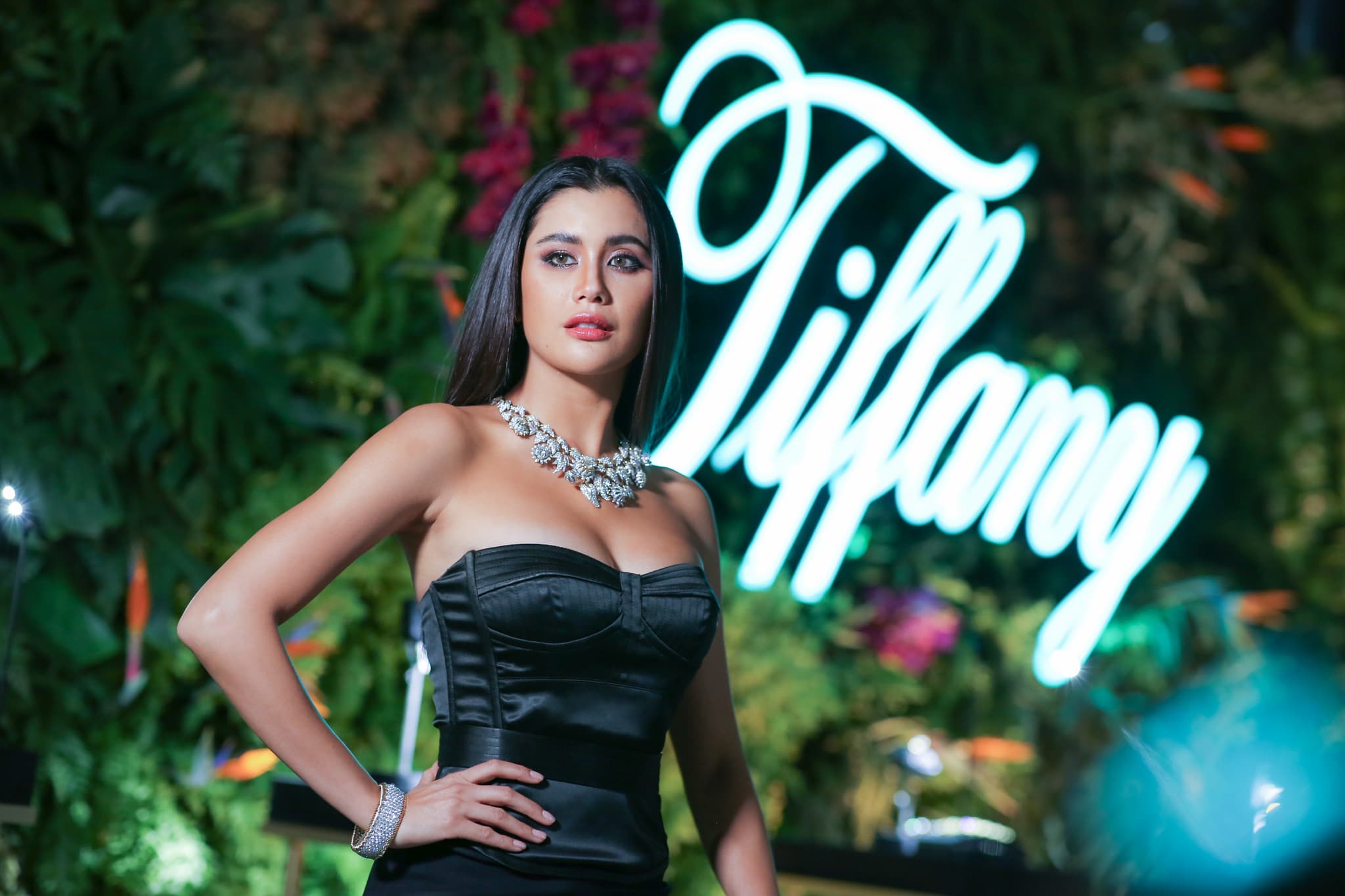 praya-friend-of-the-house-tiffany-and-co-thistle