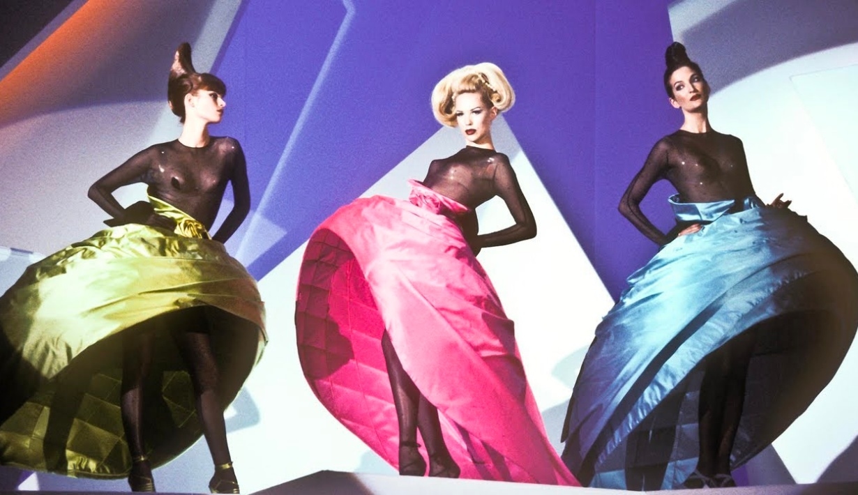 Mugler, Mugler bella hadid, Mugler ราคา, Mugler ไทย, Mugler แบรนด์, Mugler dress, Mugler top, Mugler กระเป๋า